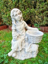 Statue Mädchen mit Hase und