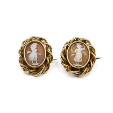 2 Broschen mit Muschelgemmen