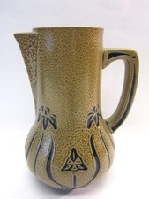 Gerz Steingut Krug Kanne Weinkrug Relief Dekor im Jugendstil blaue Iris H20cm 1L