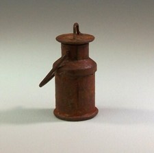 Milchkanne rostig aus Blech