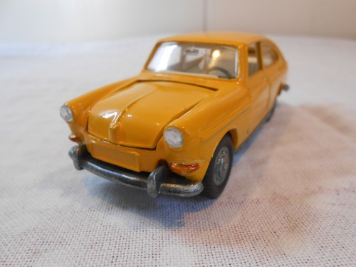 1600 dinky toys - ",