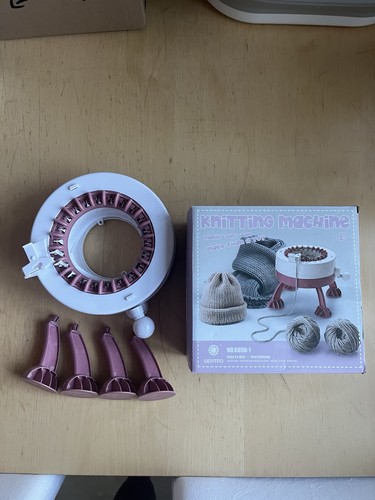 Knitting machine - knitting,