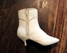 Just the Right Shoe Raine „White Zip Boot“ Miniatur Stiefelette Deko Sammlen