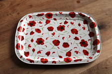 Kleines Tablett aus Metall mit