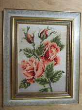 Bild "Rosenzweig" aus Gobelinstickerei mit Holzrahmen