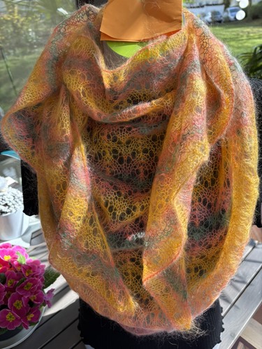 Handgestricktes tuch - handgestricktes,