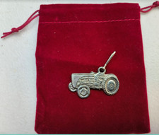 Klein Ferguson Fergie Traktor Handy Anhänger IN Samt Tasche