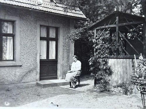 Foto frau haus - haus, garten