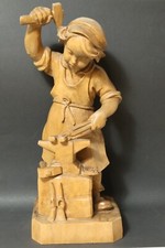 Alte geschnitzte Schmied