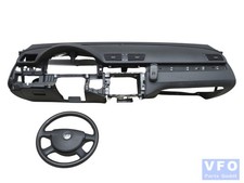 Armaturenbrett mit Lenkrad und