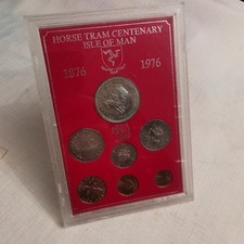 1986-1976 HORSE TRAM CENTENARY CROWN - ISLE OF MAN COIN SET IN PRÄSENTATIONSBOX