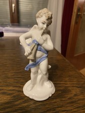 Porzellanfigur Engel Putto mit Flöte, 14 cm hoch, Marke mit Krone