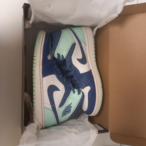 Air jordan mid - air,