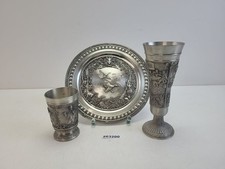 Wandteller, Becher, Vase