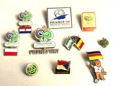 Pins Konvolut - 10 alte unterschiedliche Fußball WM Pins aus Sammlung
