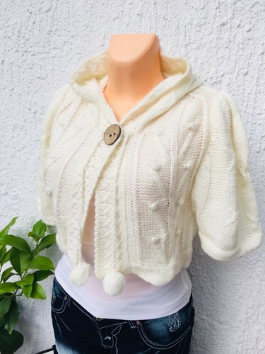 Kurze strickjacke mit - kurze, kapuze
