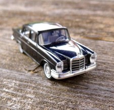 Mercedes W111 Heckflosse  -  1:87  von Wiking