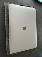 Apple MacBook Pro 2018 / 15,4