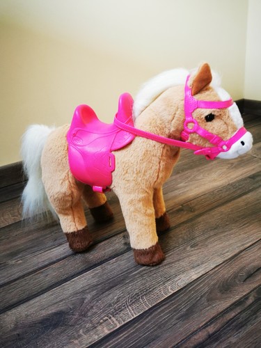 Baby born pferd mit sattel - pferd,