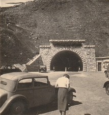 Vintage Foto Adler Trumpf Junior vor Hochtor-Tunnel  Auto Oldtimer PKW Car