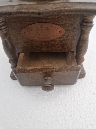 Antike kaffeemühle aus holz - antike,