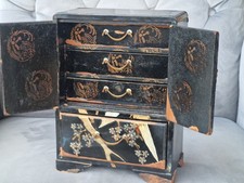 altes China Lack Kästchen schwarz Miniatur Schränkchen kleines Schmuck Tischrank
