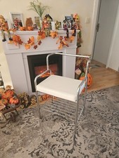 Edelstahl Sitzbank mit Schuhrost gepolsterter Sitz Rückenlehne und Armlehnen