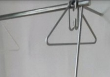 "Triangle" Design Aluminium Kleiderbügel von Roomsafari