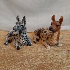 2x Castagna Lama bemalt,  passend zu Breyer Traditionals