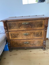 Vintage Echtholz-Kommode, 3 Schubladen, Säulen-Schnitzdetails, Messinggriffe