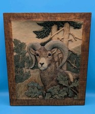 Handgeschnitztes Holzrelief