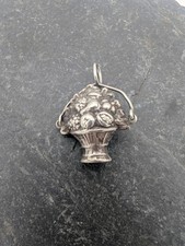 Antiker Anhänger Blumenkorb