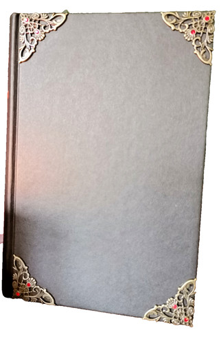 Verziertes zauberbuch magie - zauberbuch,
