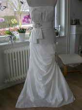 langes , schönes Brautkleid