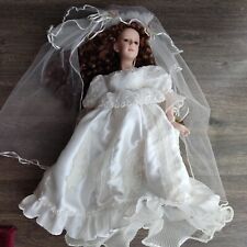 Braut im weißen Kleid