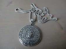 Schmuckstück Kette mit Anhänger Kalender der Mayas