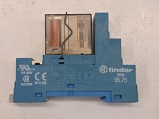 Schrack RP310024 Relais mit Sockel Finder Type 95.75