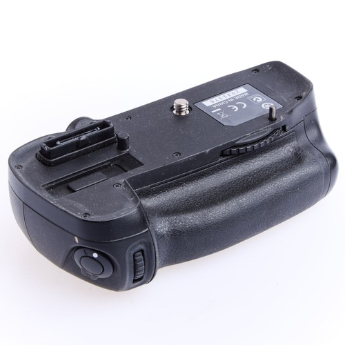 Nikon d14 - mb-,