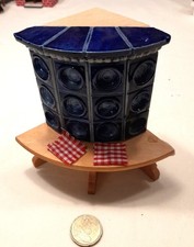 Kachelofen mit Sitzbank für Puppenhaus / Puppenstube