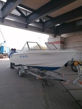 Motorboot mit Trailer