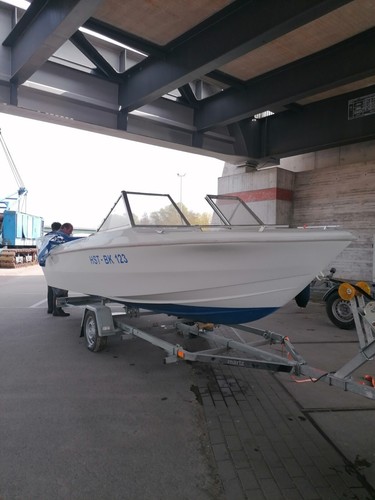 Motorboot mit trailer - motorboot,