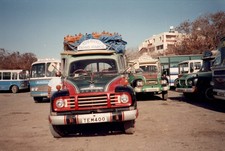 3 Foto  Bedford-Bus Oldtimer