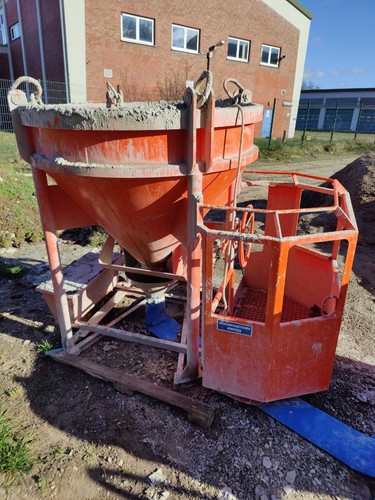 Betonbombe mit mannkorb - betonbombe,