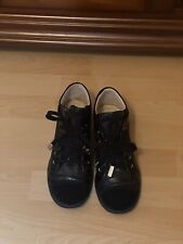 schwarze Chanel-Sneaker