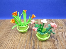 2 Eimer mit Blumenstiele