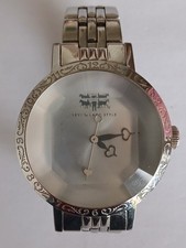 Damen Levis Uhr funktioniert