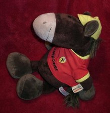 NICI Ferrari Pferd braun rotes Shirt Horsepower gelbe Käppi ca 40 cm