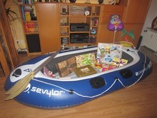 Schlauchboot mit paddeln - schlauchboot,