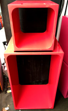 2 Disgn Beistelltische-Outdoorhocker-Regaltische-Würfelregale Höhe 136 cm. B 56