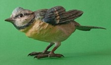 Antike *Wiener* Bronze: Blaumeise, Punze an der Unterseite der Schwanzfedern